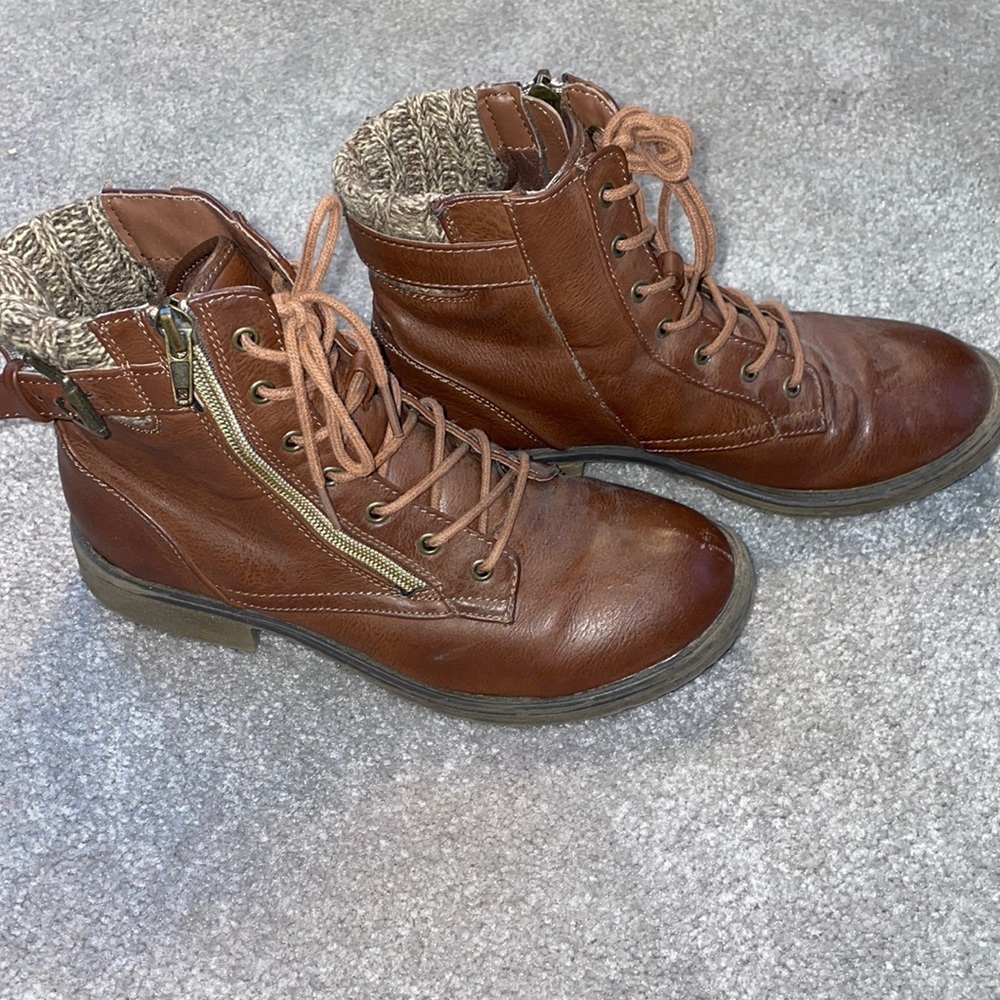 Steve Madden Girls Size 4 Brown Combat boots